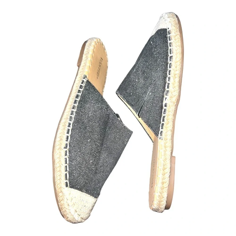 ▶️ Wanted ◀️ Slip on espadrille with subtle sparkle!